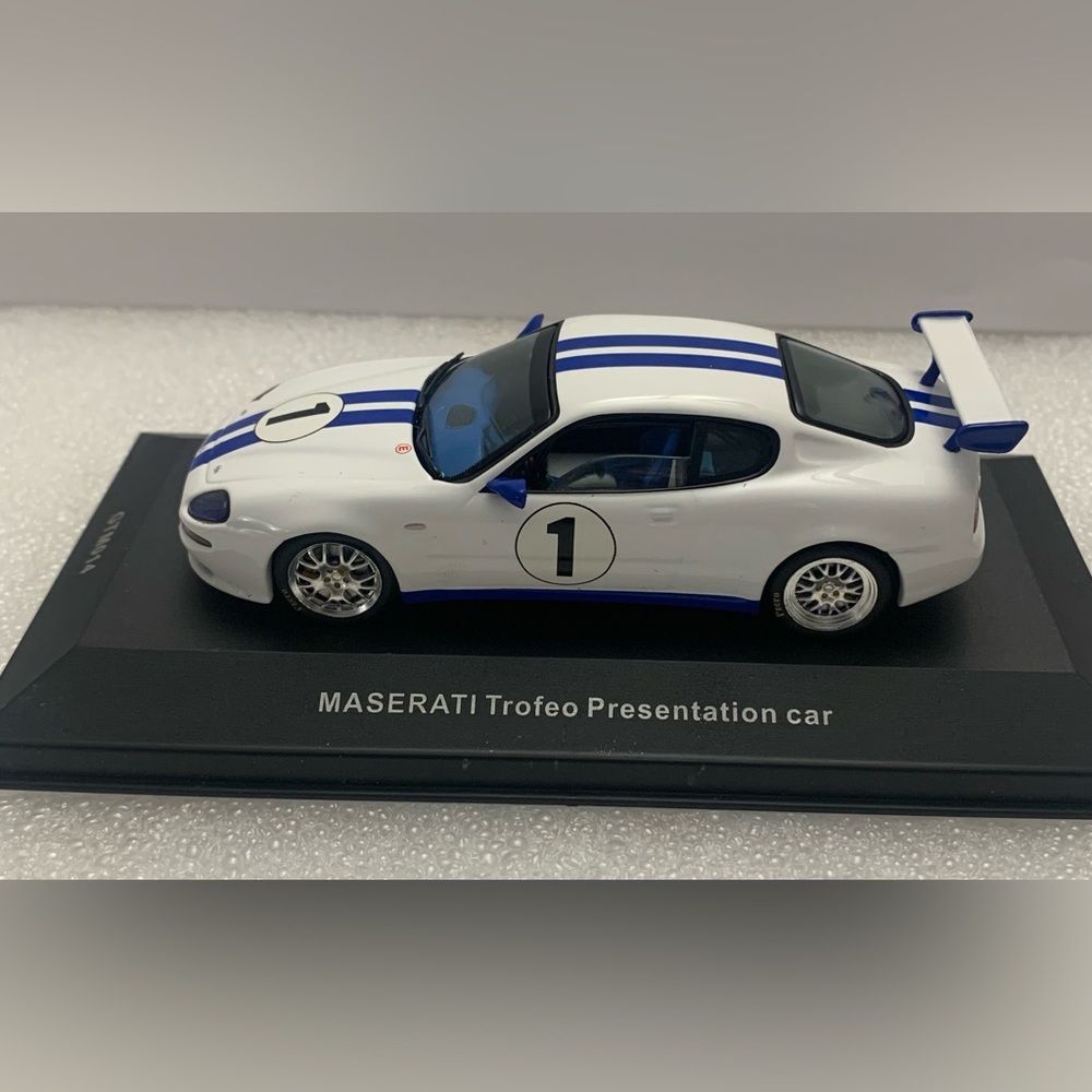 Trofeo Presentation Car Model - White and Blue